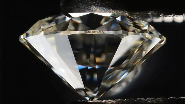 Lasergravert diamant med GIA-sertifisering